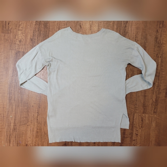 FREE W BUNDLE Cupio high low sweater - Picture 8 of 8